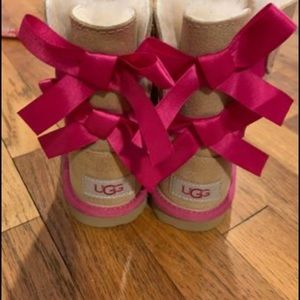 Girls uggs size 11 Bailey bow shimmer